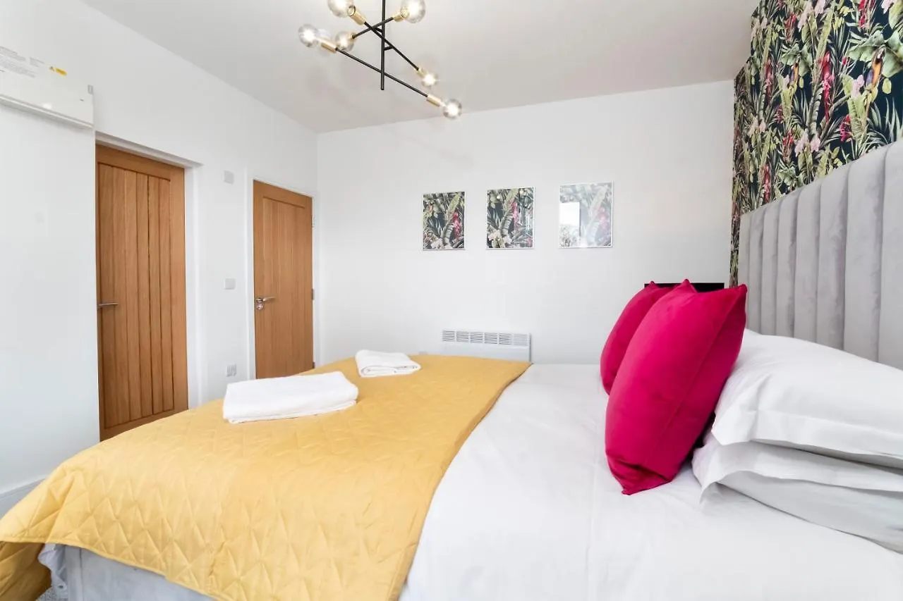 Innvigour Bespoke House With Free Parking For 3 Cars York